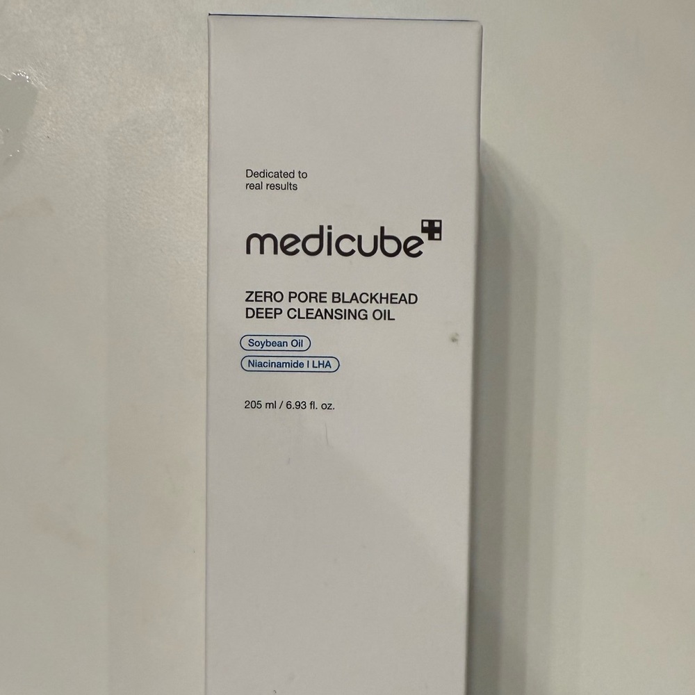 Medicube Zero Pore Blackhead Deep Cleansing Oil - White